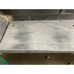 Marche pied coté droit pour chassis court  en voie large.