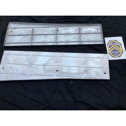 Marche pied coté droit pour chassis court  en voie large.