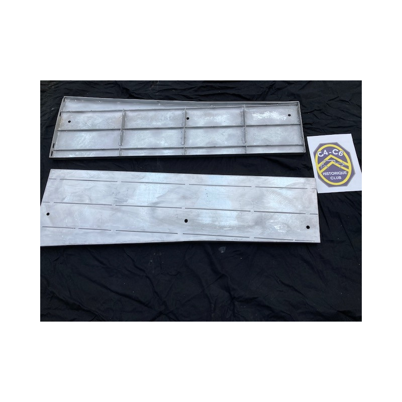 Marche pied coté droit pour chassis court  en voie large.