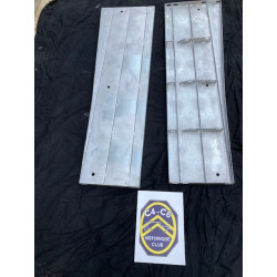 Marche pied coté droit pour chassis court  en voie large.