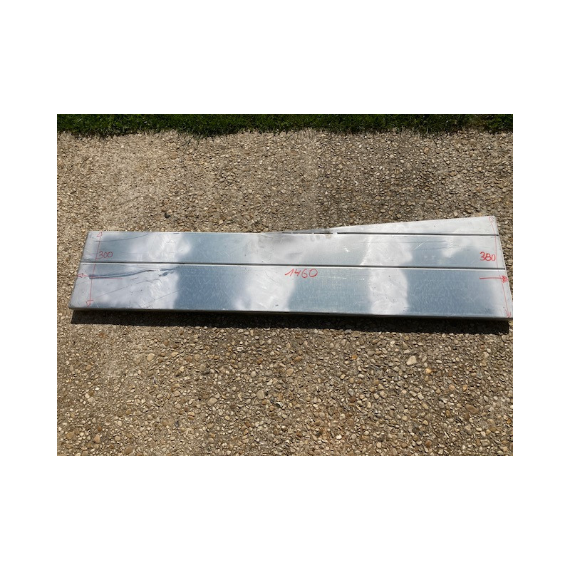 Marche pied coté DROIT pour chassis LONG  en voie large.