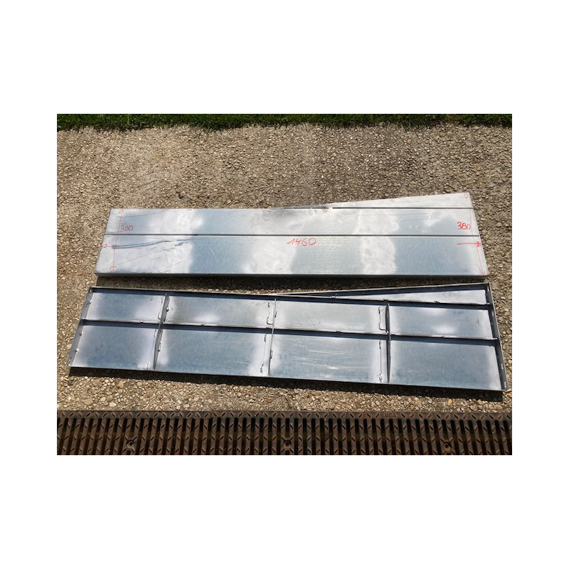 Marchepied coté DROIT pour chassis long en voie LARGE Marchepied coté DROIT pour chassis long en voie LARGE